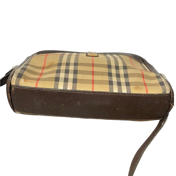 BURBERRY’S Vintage Nova Check Crossbody Bag - Picture 5 of 10